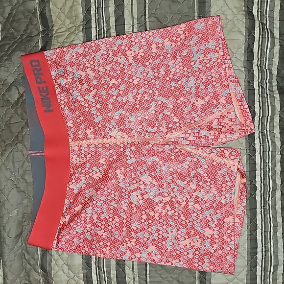 Nike Pro - Picture 1 of 3